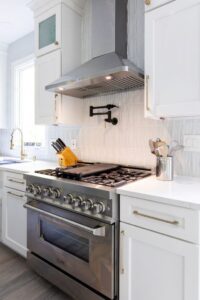 Torquay Quartz Kitchen - Stove